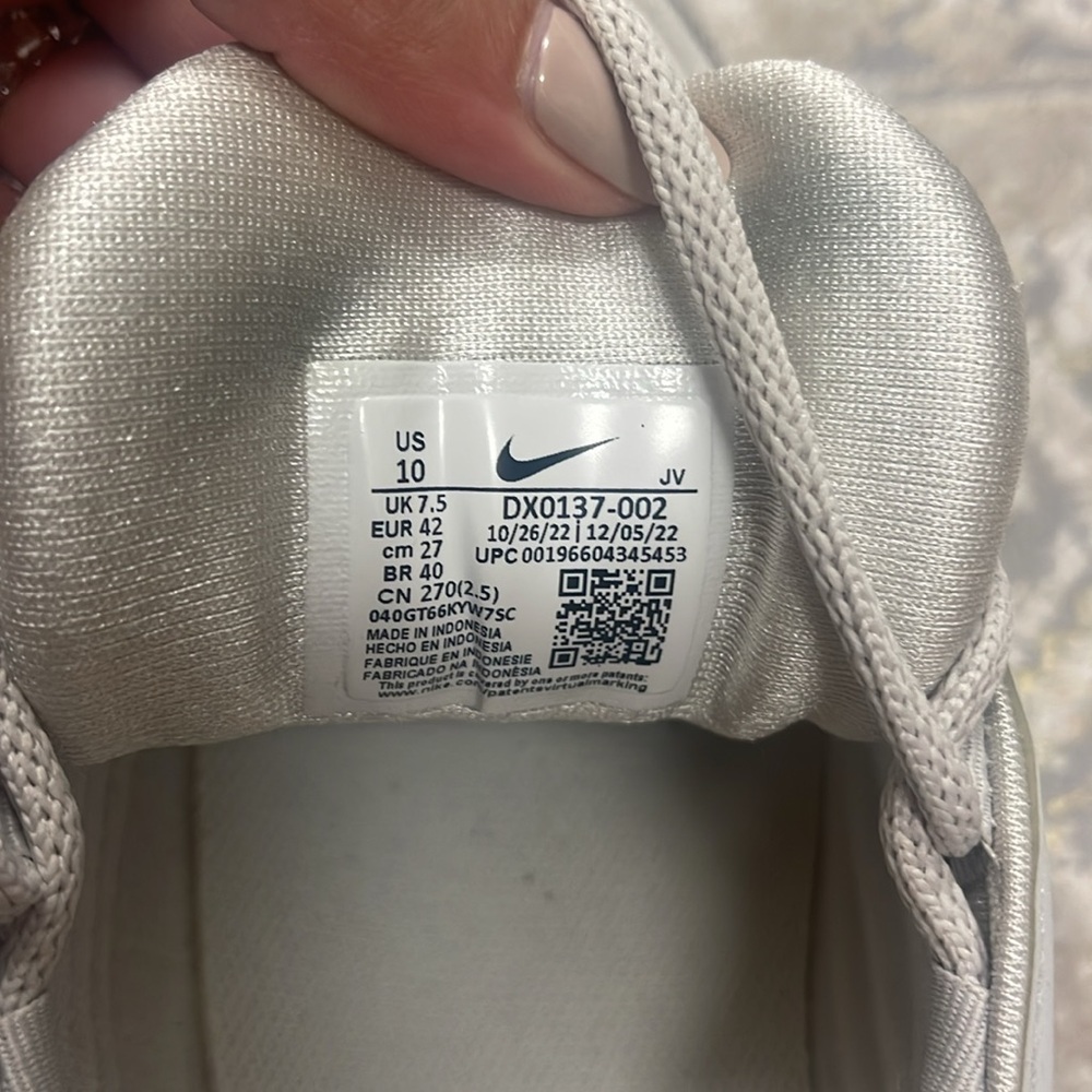 Silver Metallic Women’s Nike Air Max 97 'Light Bone' DX0137-002 (size 10) - Picture 4 of 9